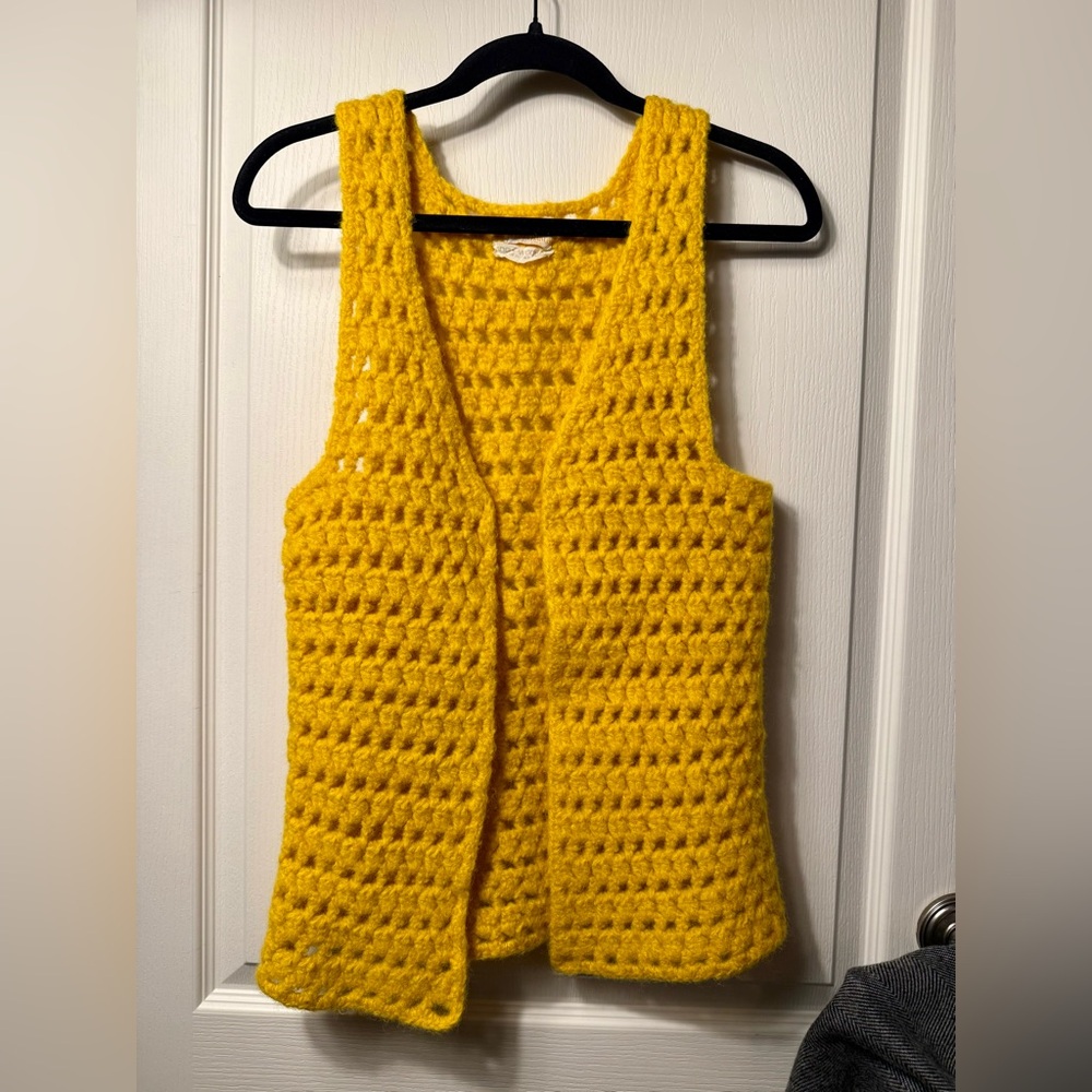 The Bon Marché yellow crochet vest xs/s